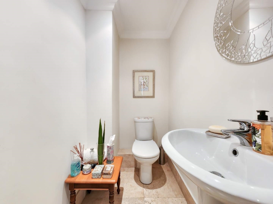 3 Bedroom Property for Sale in Sea Point Western Cape